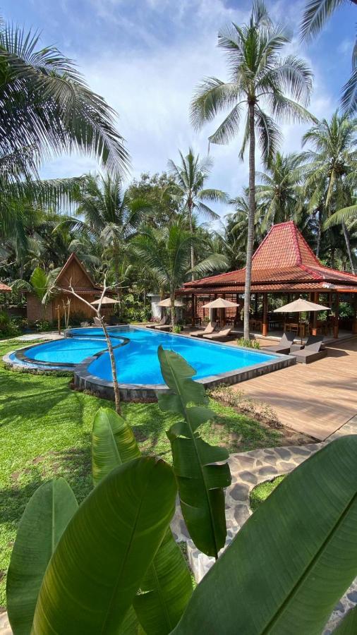 Villa Lova Sambirenteng Gretek المظهر الخارجي الصورة